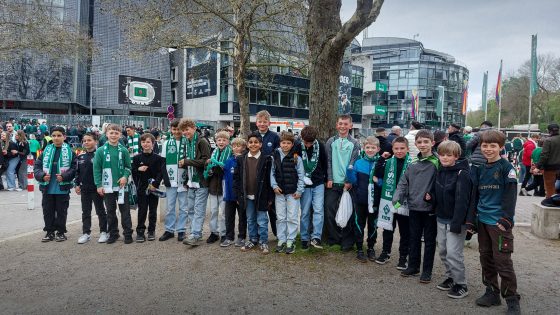 Titelbild U10 als Einlaufender beim Nordderby