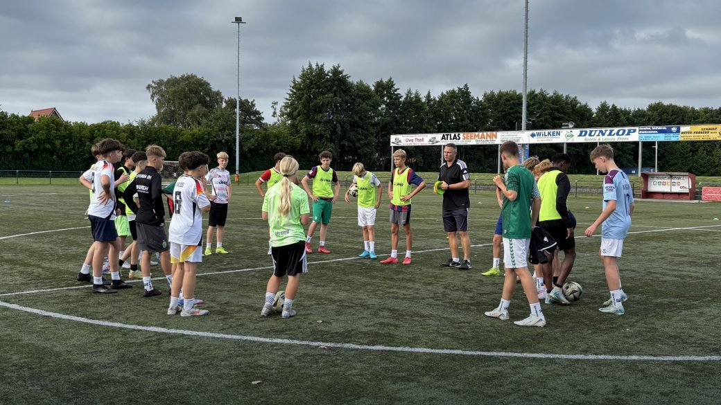 Titelbild U15 im Trainingslager