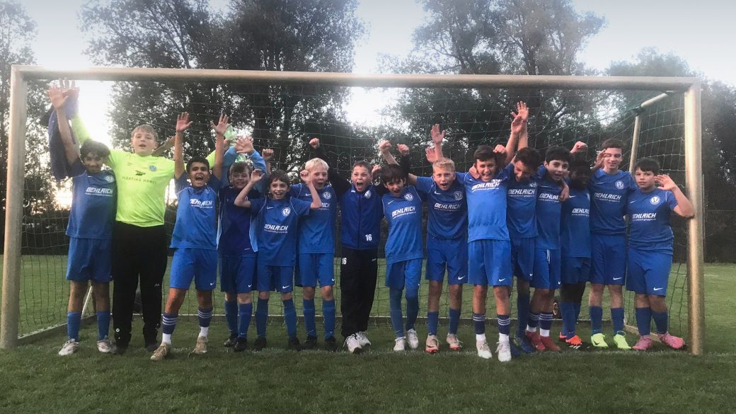 Titelbild U13 II feiert Befreiungsschlag