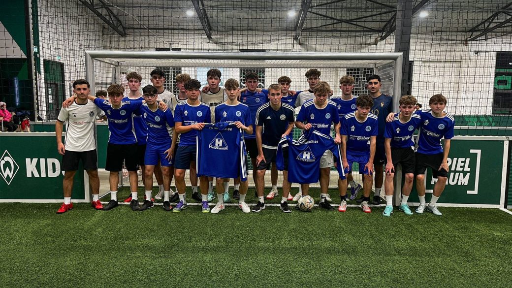 Titelbild U17 feiert nachgeholte Weihnachtsfeier in der Bolzerei