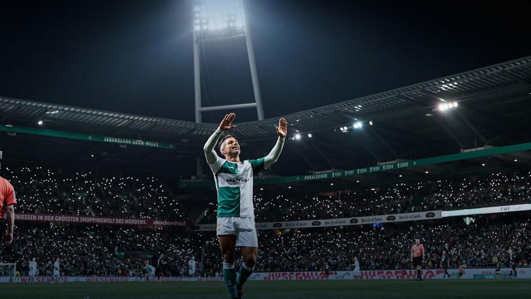 Titelbild U12 Einlaufkinder beim Diego Abschied im Weserstadion