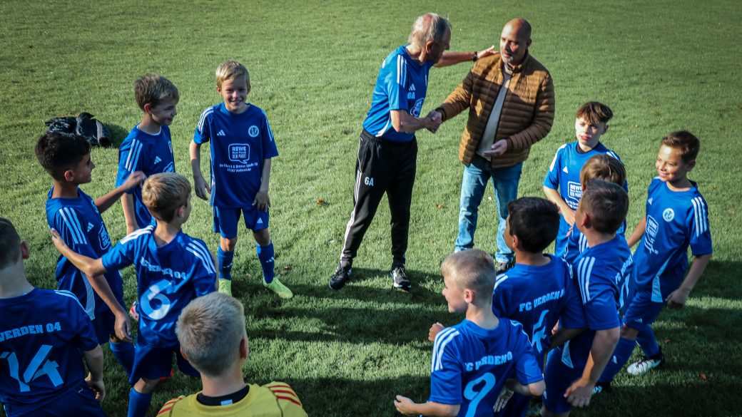 Titelbild U11 bekommt neue Trikots