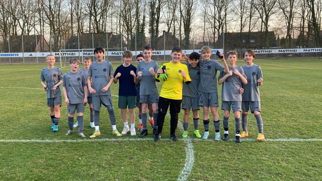 Titelbild U12 bis U16 mit drei Siegen, einem Unentschieden und einer Niederlage